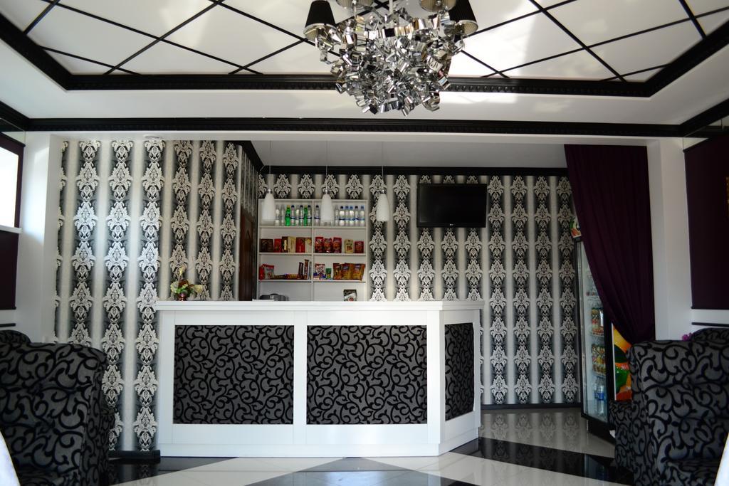 Everest Ivano-Frankivsk Buitenkant foto