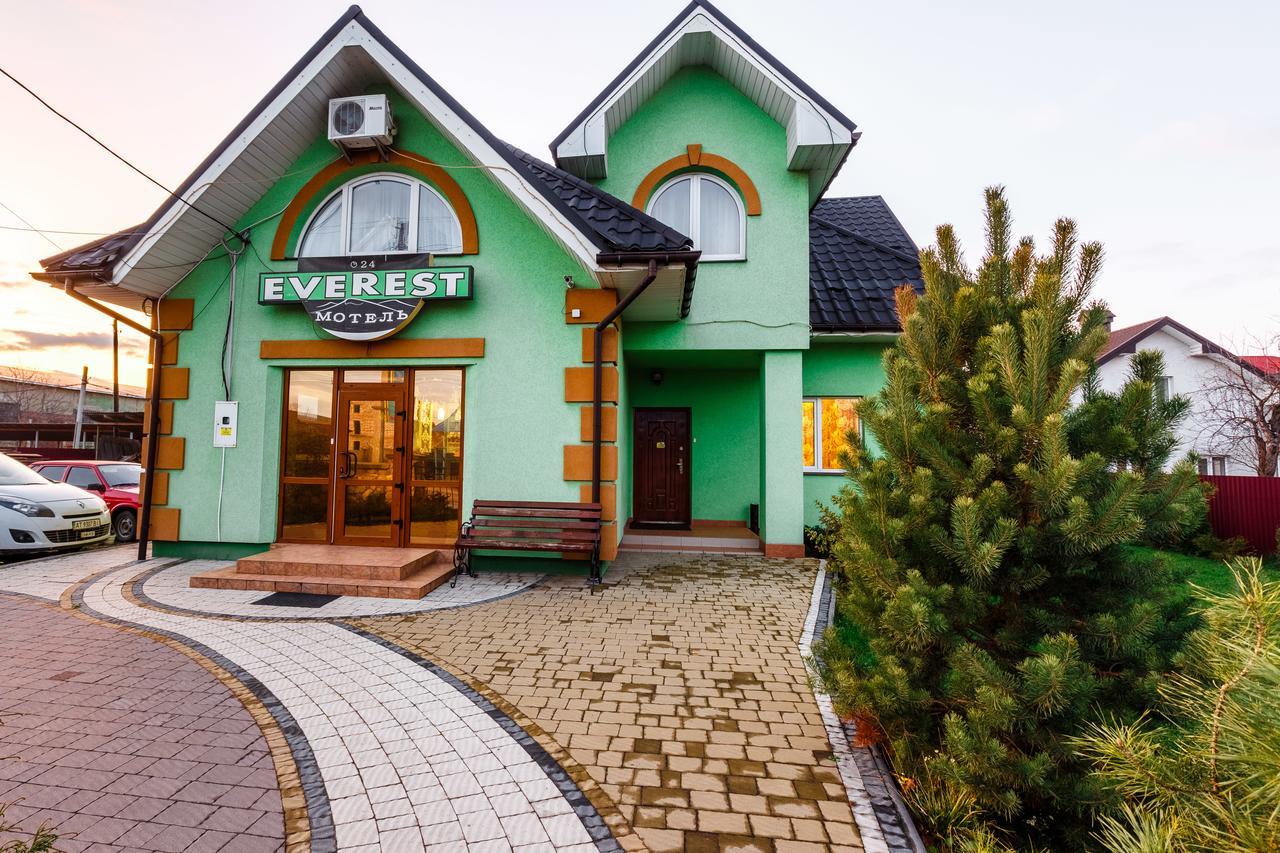 Everest Ivano-Frankivsk Buitenkant foto